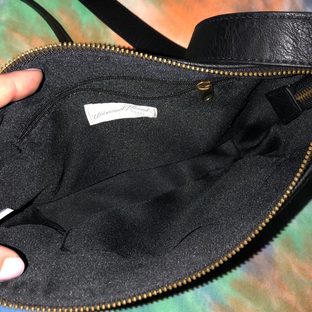 Universal Thread Black Crossbody - Picture 2 of 3